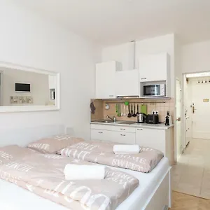 Apartmán Cozy With Parking Near Center, Praha